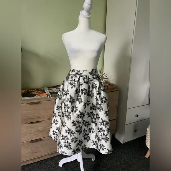Metallic Silver & Black Flower Brocade Fabric Shimmery Fancy Cupcake Skirt Sz L